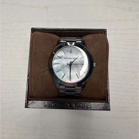 Elegant Michael Kors Watch - Picture 2 of 6